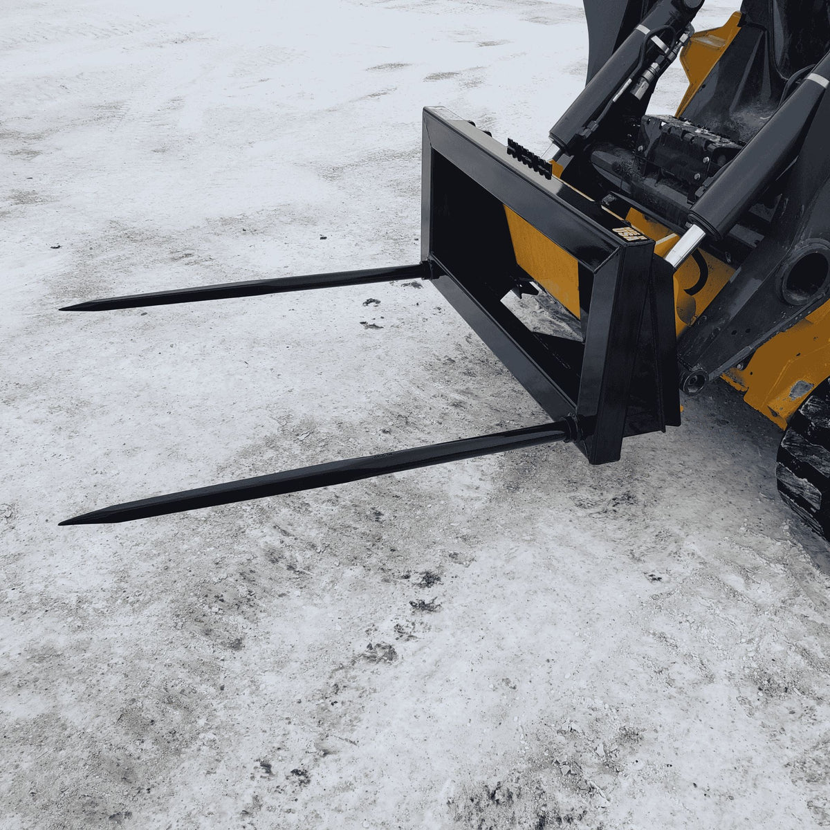 Stinger Skid Steer Double Bale Spear | Round & Square | 7,000 lb Capacity