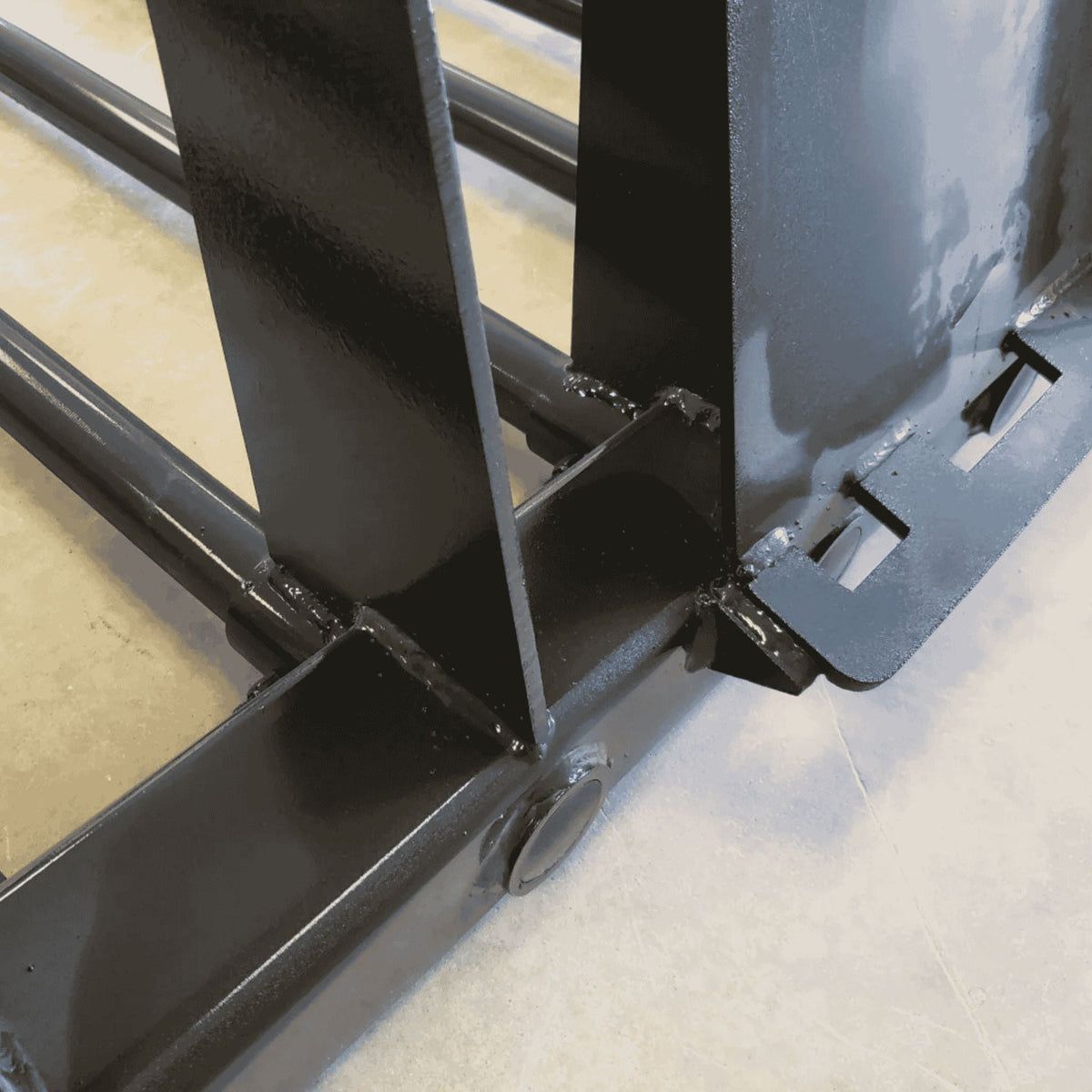 Stinger Manure Tine Bucket | Replaceable 2" Tines | 60" - 84"